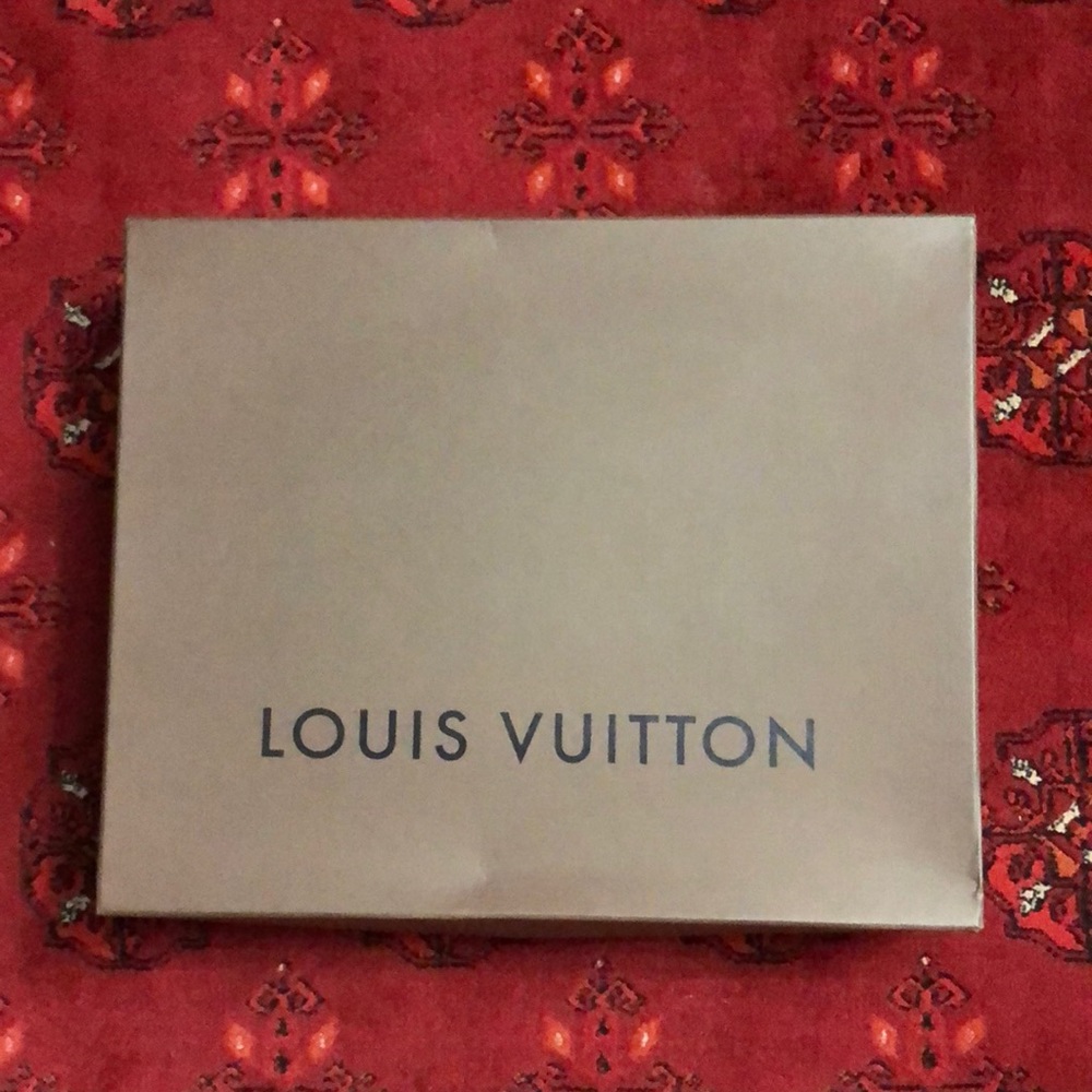 LARGE LOUIS VUITTON GIFT BOX 📦